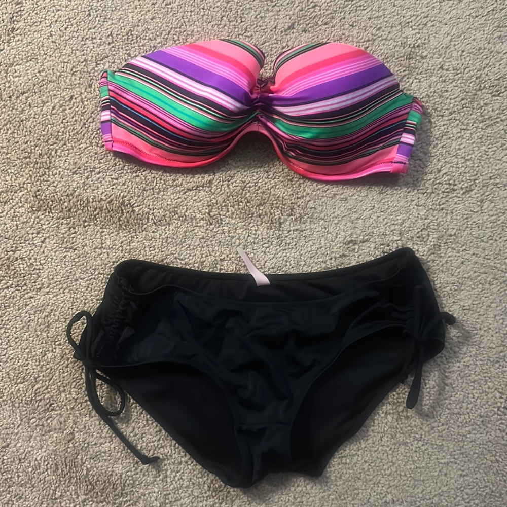 Victoria’s Secret strapless bikini 🖤💖